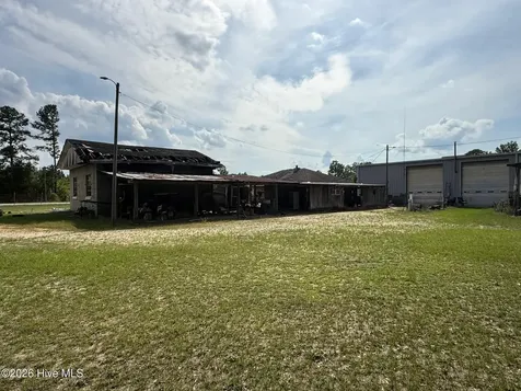 1434 Nc 53 Highway W Elizabethtown NC 28337