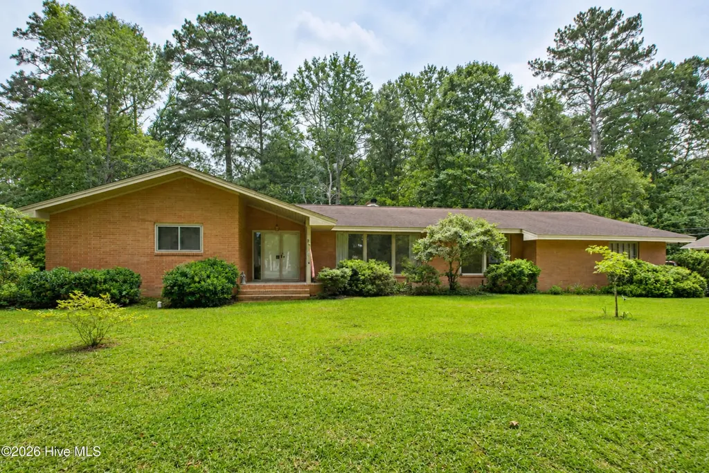 527 Edgewood Circle Whiteville NC 28472