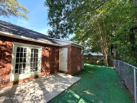 1804 Summerhaven Drive Greenville NC 27858