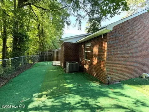 1804 Summerhaven Drive Greenville NC 27858