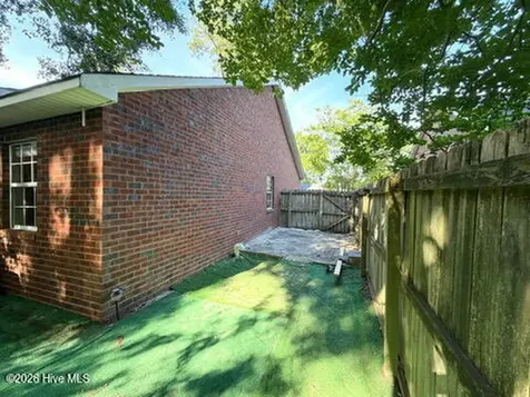1804 Summerhaven Drive Greenville NC 27858