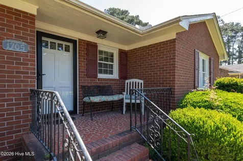 1705 Englewood Drive Greenville NC 27858