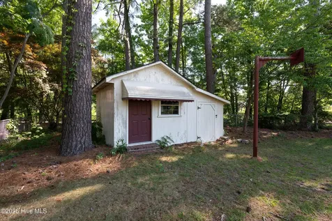 1705 Englewood Drive Greenville NC 27858