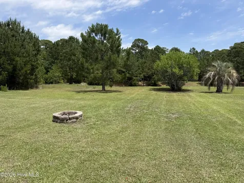 136 N Palm Drive Winnabow NC 28479