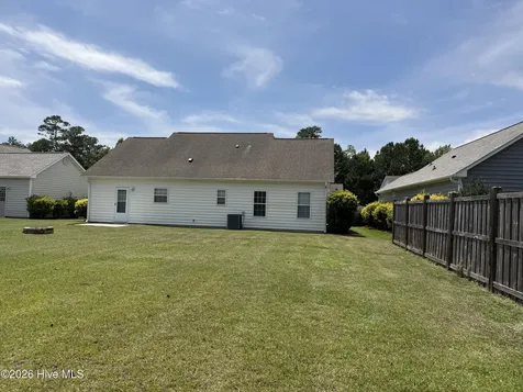 136 N Palm Drive Winnabow NC 28479
