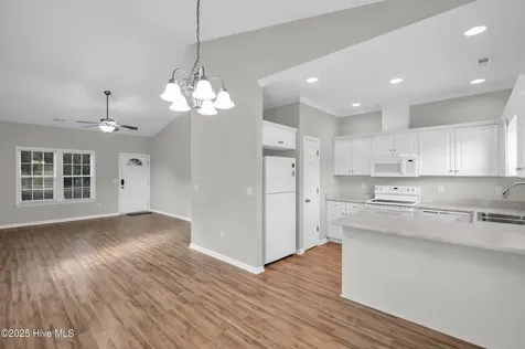 136 N Palm Drive Winnabow NC 28479