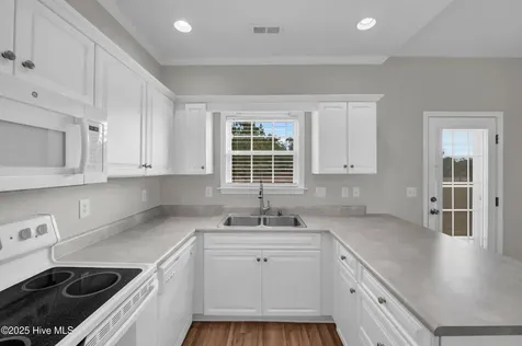 136 N Palm Drive Winnabow NC 28479