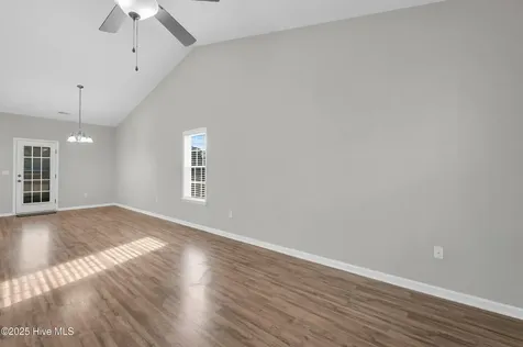 136 N Palm Drive Winnabow NC 28479