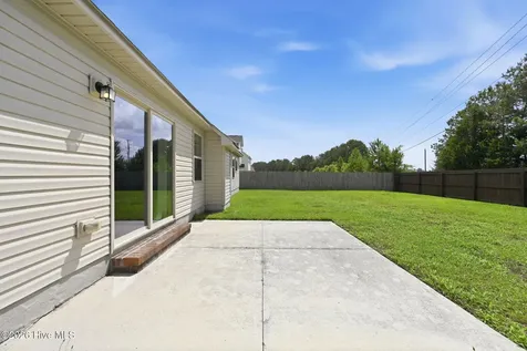 212 Holly Grove Court E Jacksonville NC 28540