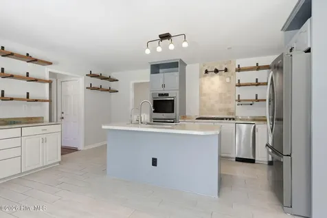 1929 Kingfisher Drive Morehead City NC 28557