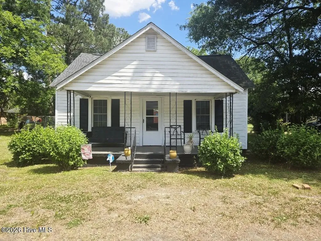 407 S Johnson Street Mount Olive NC 28365