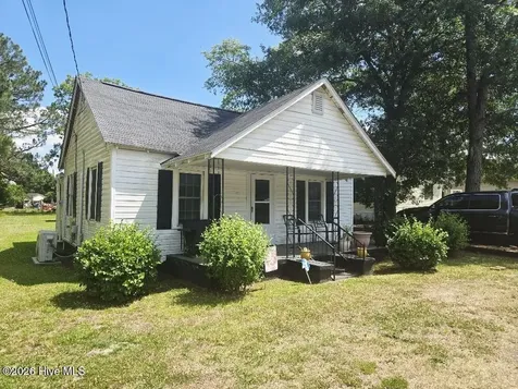 407 S Johnson Street Mount Olive NC 28365