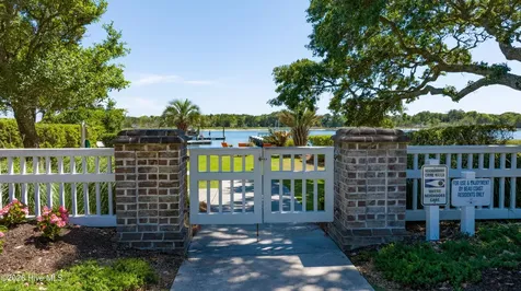 2115 Lennoxville Road Beaufort NC 28516