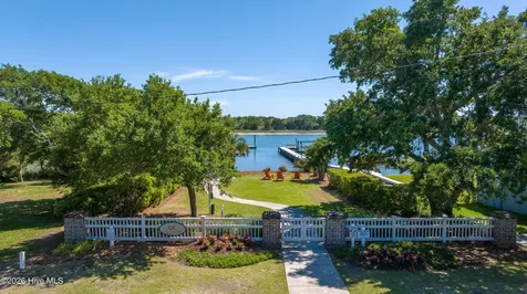 2115 Lennoxville Road Beaufort NC 28516