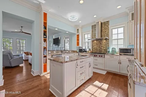 28 Eastcove Way Oriental NC 28571