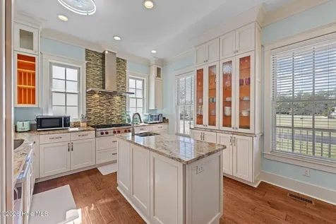 28 Eastcove Way Oriental NC 28571