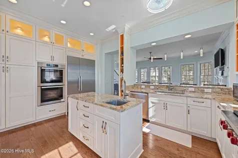 28 Eastcove Way Oriental NC 28571
