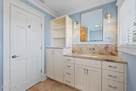 28 Eastcove Way Oriental NC 28571