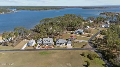 28 Eastcove Way Oriental NC 28571