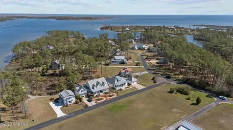 28 Eastcove Way Oriental NC 28571