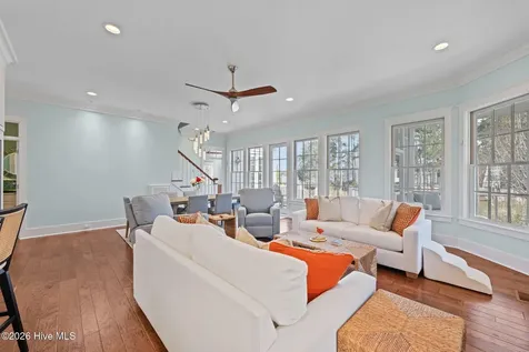 28 Eastcove Way Oriental NC 28571