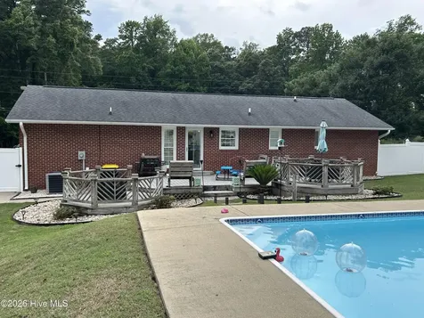 1585 Eastwood Drive Kinston NC 28504