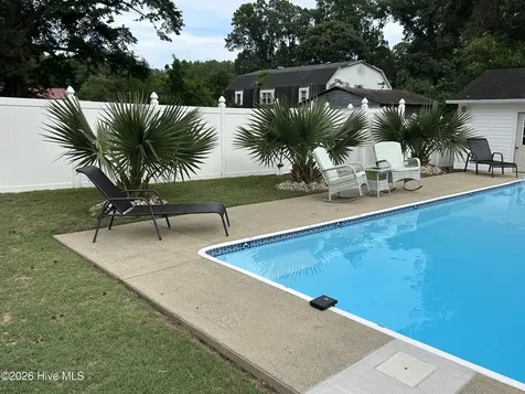 1585 Eastwood Drive Kinston NC 28504