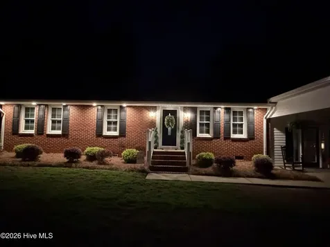 1585 Eastwood Drive Kinston NC 28504