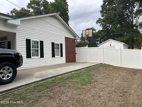 1585 Eastwood Drive Kinston NC 28504