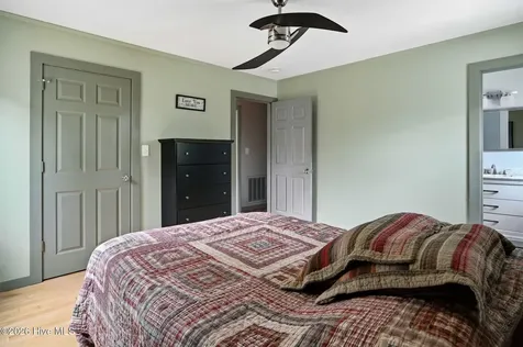 1302 Crest Drive Aberdeen NC 28315