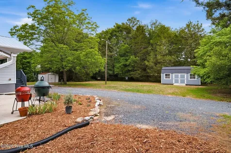 1302 Crest Drive Aberdeen NC 28315