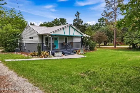 1302 Crest Drive Aberdeen NC 28315