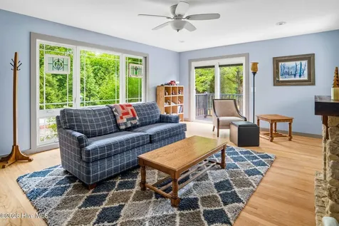 1302 Crest Drive Aberdeen NC 28315