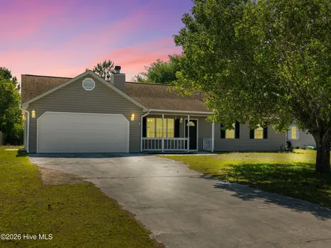 205 Inman Court Hubert NC 28539