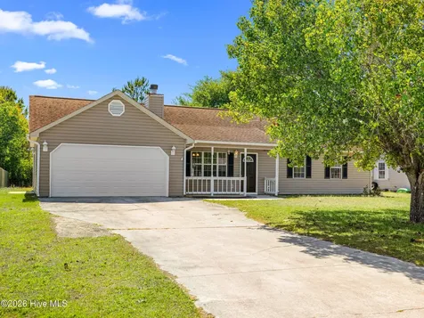 205 Inman Court Hubert NC 28539