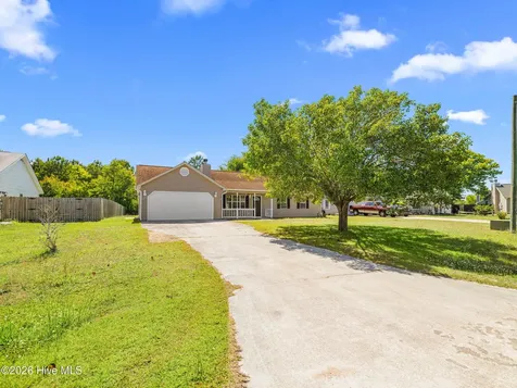 205 Inman Court Hubert NC 28539