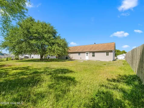 205 Inman Court Hubert NC 28539