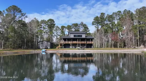 2714 Whitestocking Road Burgaw NC 28425