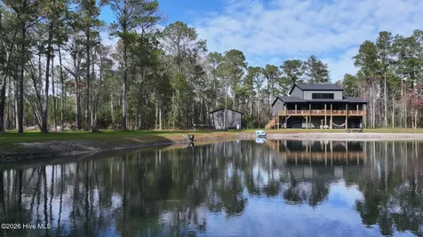 2714 Whitestocking Road Burgaw NC 28425