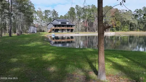 2714 Whitestocking Road Burgaw NC 28425