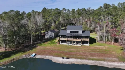 2714 Whitestocking Road Burgaw NC 28425