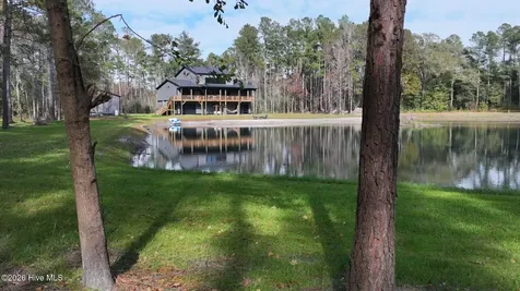 2714 Whitestocking Road Burgaw NC 28425