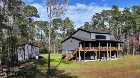 2714 Whitestocking Road Burgaw NC 28425