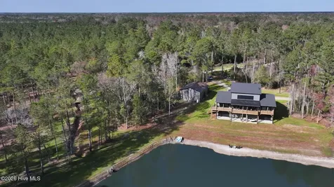 2714 Whitestocking Road Burgaw NC 28425