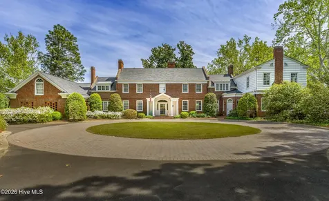 200 Hollycrest Drive Pinehurst NC 28374