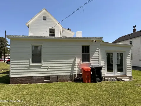 911 W Elizabeth Street Elizabeth City NC 27909