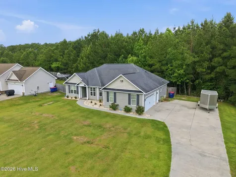 305 De Anza Court Maysville NC 28555
