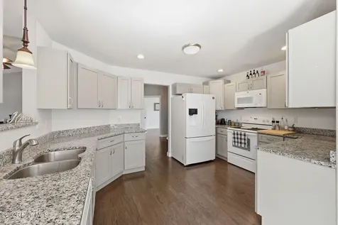 833 Pelican Drive New Bern NC 28560