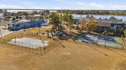 833 Pelican Drive New Bern NC 28560