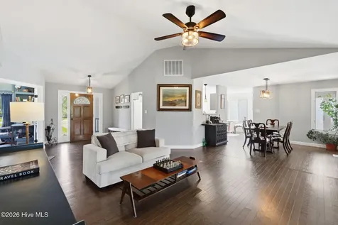 833 Pelican Drive New Bern NC 28560